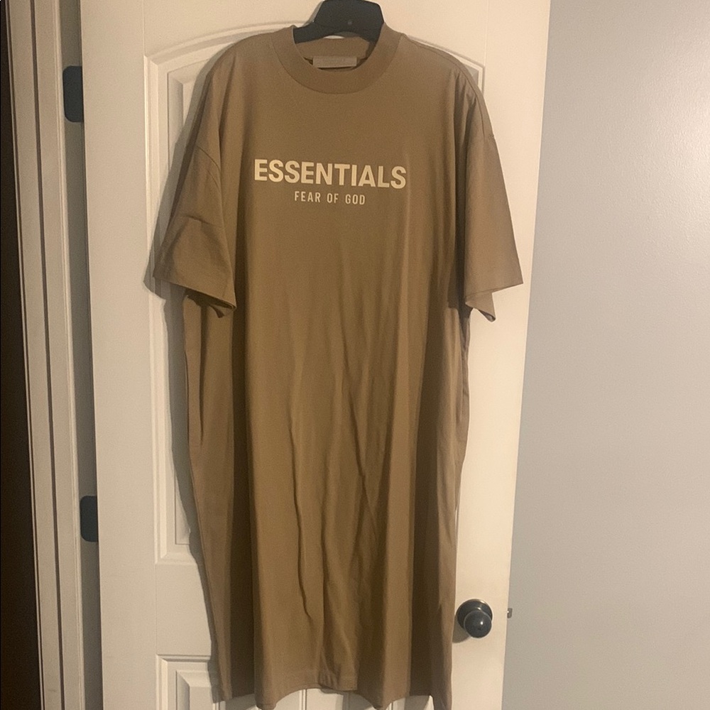 Size large fits oversized 
Midi length 
New never worn